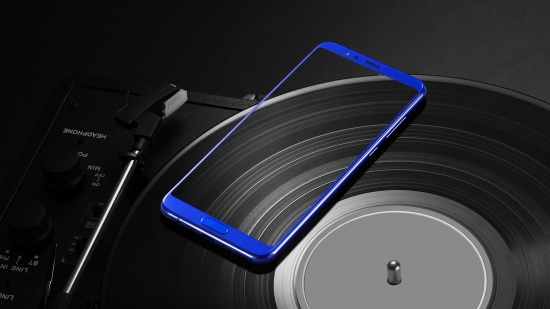 Honor объявляет о начале продаж смартфона View 10 с технологиями искусственного интеллекта и представляет Honor 7X в новом красном цвете корпуса