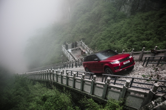 Range Rover Sport PHEV покорил Небесные Врата и установил новый рекорд