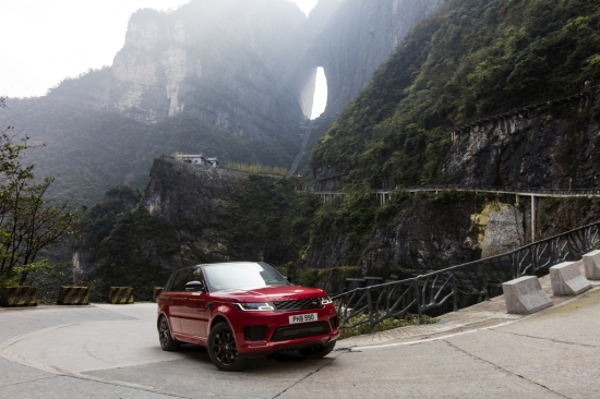 Range Rover Sport PHEV покорил Небесные Врата и установил новый рекорд