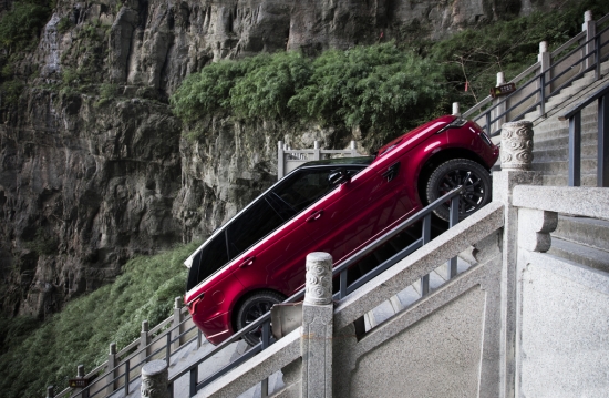 Range Rover Sport PHEV покорил Небесные Врата и установил новый рекорд