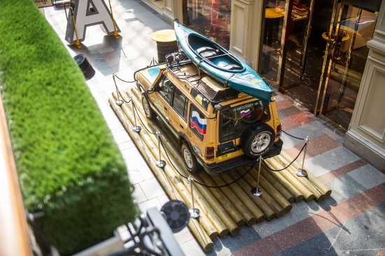 Выставка, посвященная 70-летию Land Rover, в ГУМе 