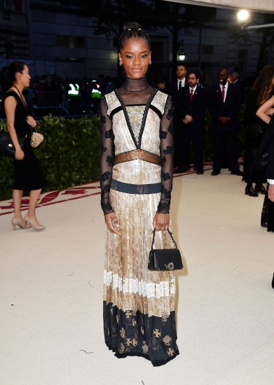 Селена Гомес на красной дорожке Met Gala 2018 в платье Coach