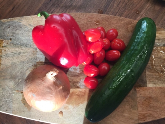 Сибас с чесноком, оливковым маслом и французскими травами
