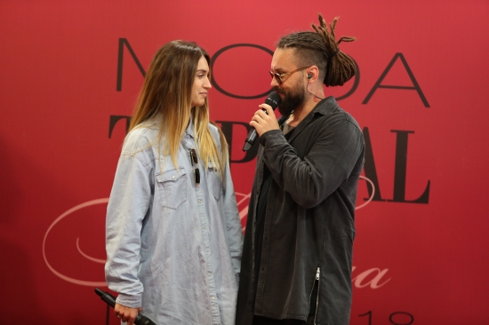 Журнал MODA topical  отметил самых ярких звездных МАМ на премии «МАМА года-2018»
