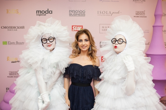 Журнал MODA topical  отметил самых ярких звездных МАМ на премии «МАМА года-2018»