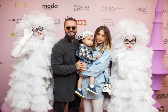 Журнал MODA topical  отметил самых ярких звездных МАМ на премии «МАМА года-2018»