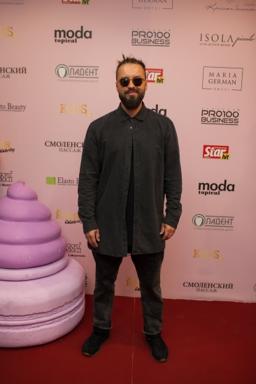 Журнал MODA topical  отметил самых ярких звездных МАМ на премии «МАМА года-2018»