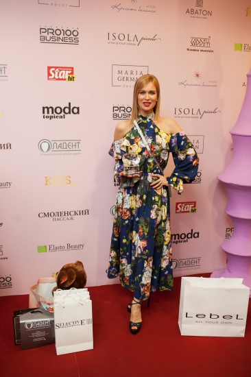 Журнал MODA topical  отметил самых ярких звездных МАМ на премии «МАМА года-2018»