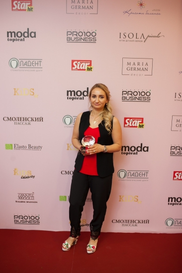 Журнал MODA topical  отметил самых ярких звездных МАМ на премии «МАМА года-2018»
