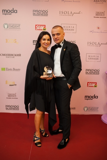 Журнал MODA topical  отметил самых ярких звездных МАМ на премии «МАМА года-2018»