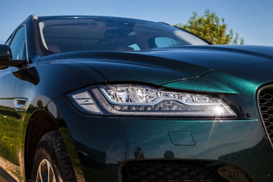 Дмитрий Нестеров тестирует F-Pace