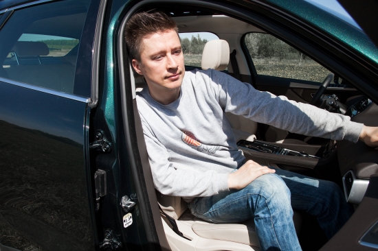 Дмитрий Нестеров тестирует F-Pace