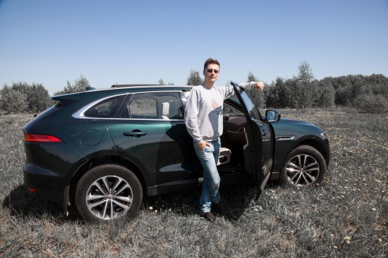 Дмитрий Нестеров тестирует F-Pace