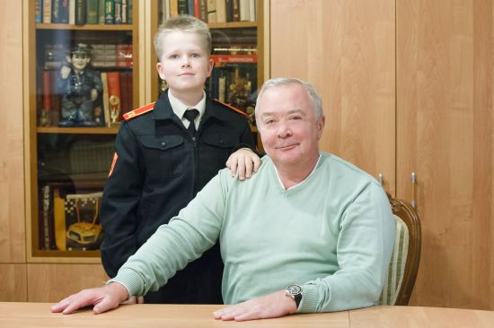 Внук актера, сыгравшего «усатого няня» станет вторым маршалом Жуковым