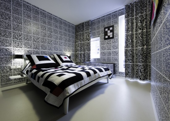 QR-codes-in-hotel-room