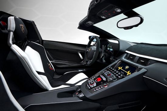 Компания Automobili Lamborghini представила Aventador SVJ Roadster в рамках Женевского автосалона 2019