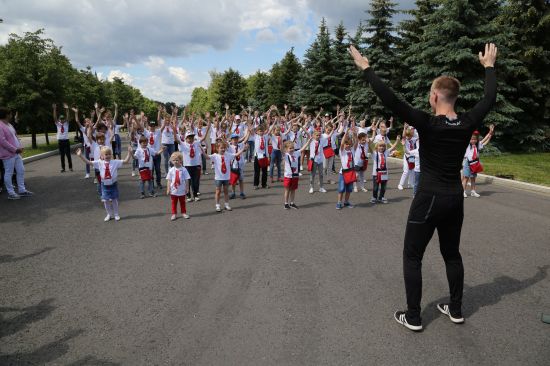 Звезды провели мастер-классы для детей со всей России