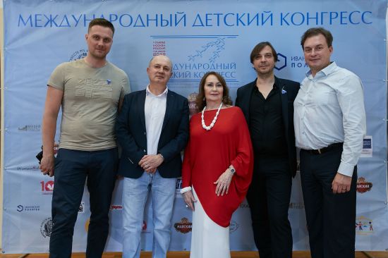 Звезды провели мастер-классы для детей со всей России