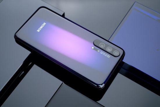 HONOR 20 PRO: старт продаж в России