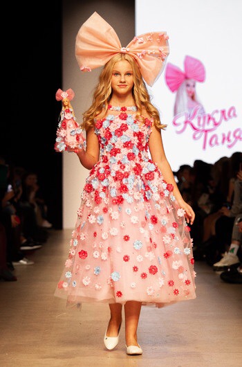 Показ FashionTime Designers, сезон SS20, прошел в рамках Mercedes-Benz FWR