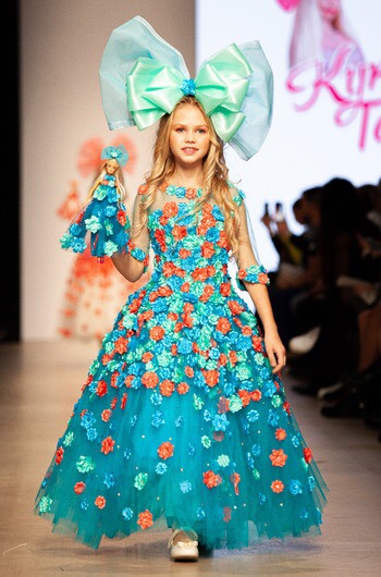Показ FashionTime Designers, сезон SS20, прошел в рамках Mercedes-Benz FWR