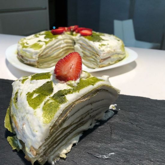 Блинный торт с чаем «Матча»