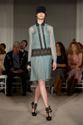Alberta Ferretti. Головные уборы на зиму 2013.