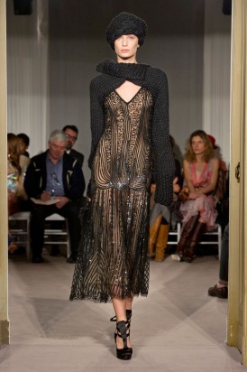 Alberta Ferretti. Головные уборы на зиму 2013.