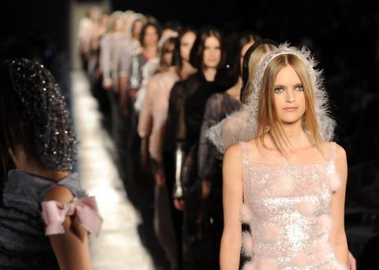 Chanel. Головные уборы на зиму 2013.