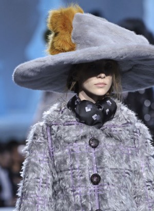 Marc Jacobs. Головные уборы на зиму 2013.