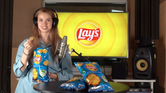 Послушай, как вкусно: блогеры пробуют натуральную картошку Lay’s в серии ASMR-роликов 
