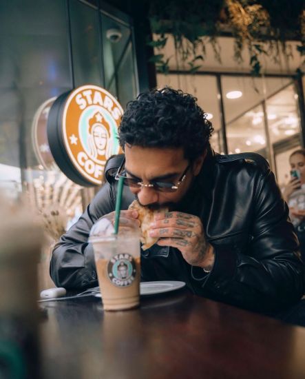 Первая из кофеен Stars Coffee открылась 19 августа в 8:00, на Новом Арбате