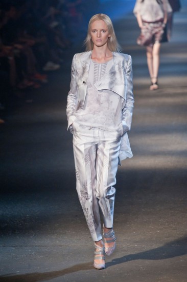 Prabal Gurung. Оттенок льда