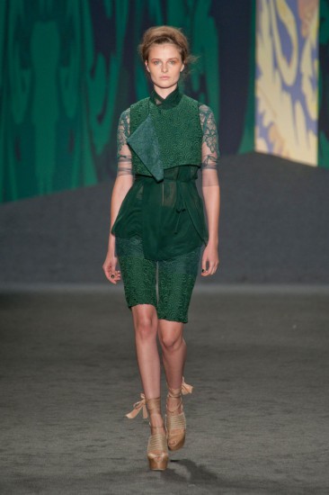 Vera Wang. Яркий зеленый