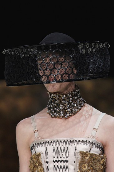 Alexander McQueen. Украшения сезона весна-лето 2013