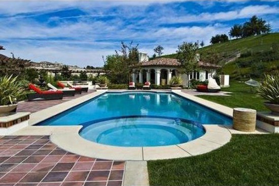 Джастин Бибер приобрел роскошный особняк в Калабасасе, пригороде Лос-Анжелеса, за 6,5 миллионов долларов
