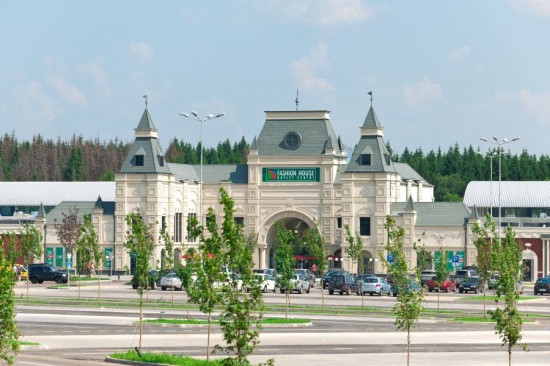 Аутлет-шоппинг европейского уровня теперь в России: FASHION HOUSE Аутлет Центр открылся в Москве 