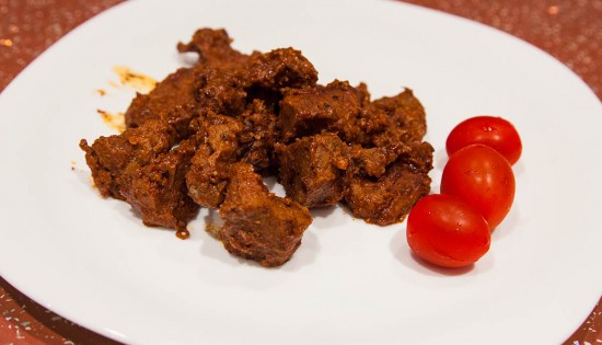 Тушеное мясо с томатным соусом