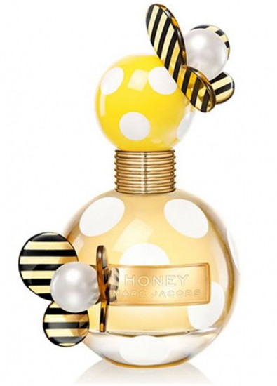 MARC JACOBS Honey. Новый аромат от  парфюмеров Анни Бузантян и Энн Готтлиб. Верхние ноты аромата – зеленая груша, фруктовый пунш, мандарин; в сердце – цветы апельсина, жимолость, персик; в базе мед, ваниль и древесные ноты. Цена – 2340 р.