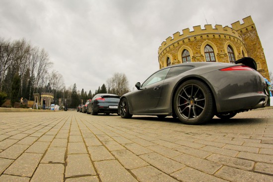 Тест-драйв автомобилей porsche на частной лесной трассе элитного поселка Villagio Estate