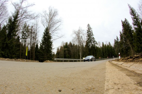 Тест-драйв автомобилей porsche на частной лесной трассе элитного поселка Villagio Estate
