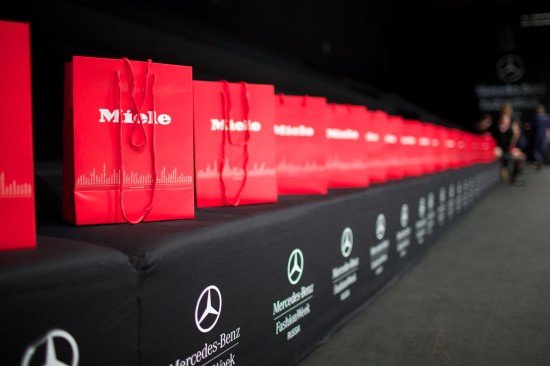 Показ известного российского дизайнера Юлии Далакян в рамках Mercedes-Benz Fashion Week Russia прошел при поддержке компании Miele