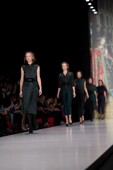 Показ известного российского дизайнера Юлии Далакян в рамках Mercedes-Benz Fashion Week Russia прошел при поддержке компании Miele
