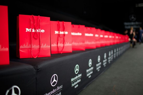 Показ известного российского дизайнера Юлии Далакян в рамках Mercedes-Benz Fashion Week Russia прошел при поддержке компании Miele
