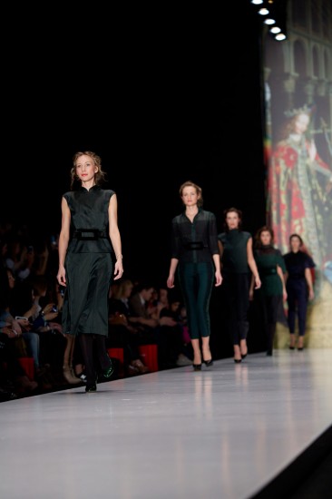 Показ известного российского дизайнера Юлии Далакян в рамках Mercedes-Benz Fashion Week Russia прошел при поддержке компании Miele