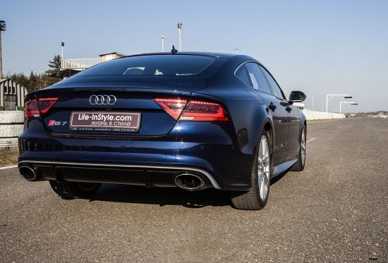 По дорогам начнут плавать корабли! Тест-драйв новой Audi RS 7 Sportback