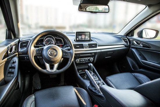 Тест драйв Mazda 3 с Ильей Викторовым: «В аварии меня спасла машина»!