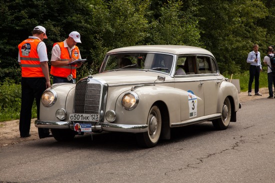 Cамое зрелищное соревнование старинных автомобилей в России 