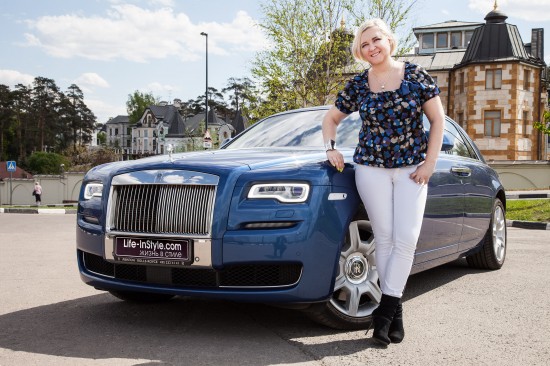 Юлия Началова провела тест-драйв амбициозного Rolls-Royce Ghost II 