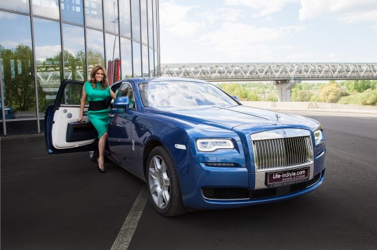 Юлия Началова провела тест-драйв амбициозного Rolls-Royce Ghost II 